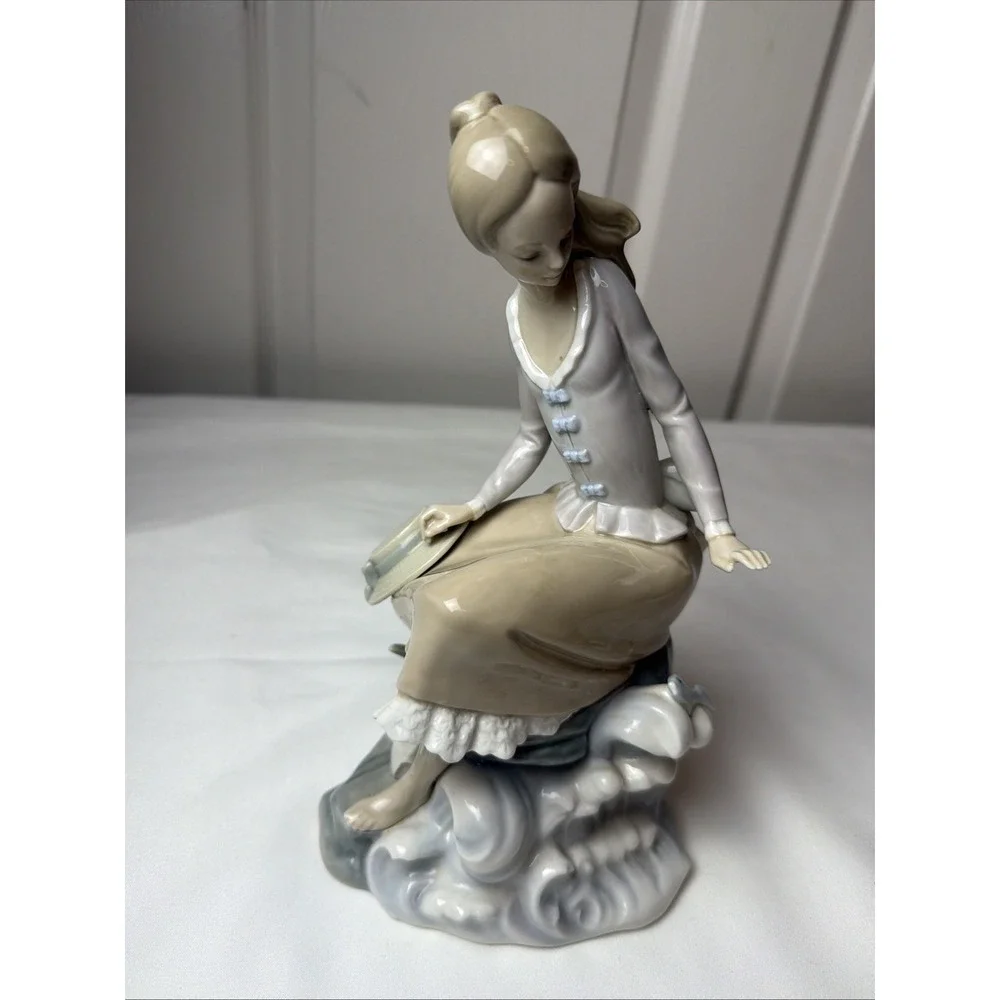 Vintage Retired LLADRO Porcelain Figurine - Girl & Hat - Sitting - Fish -w Box
